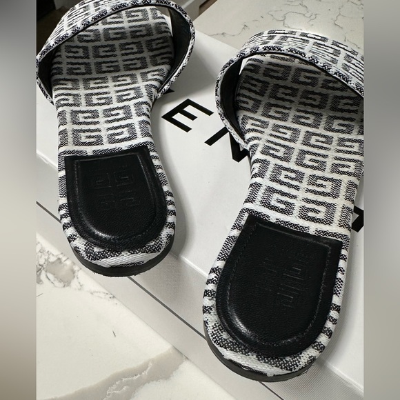 Givenchy slides 39, with box - Picture 2 of 5